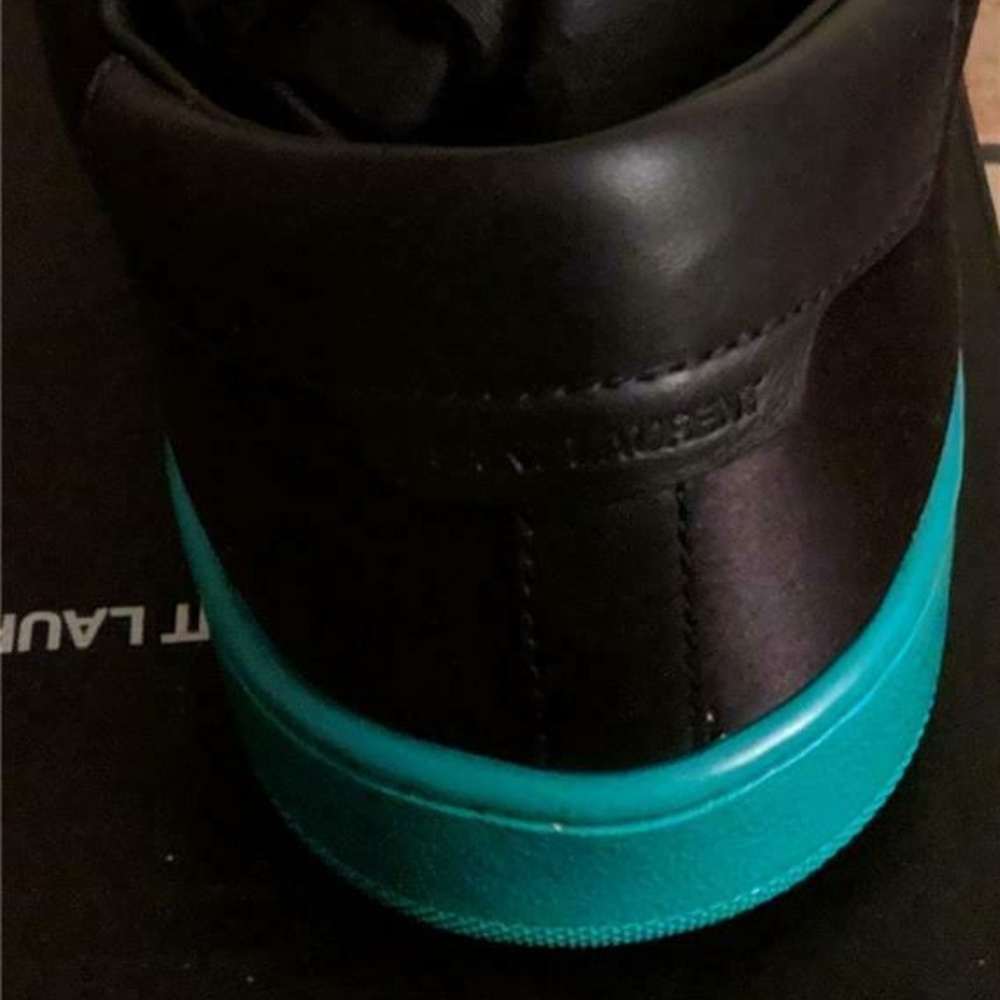 Saint Laurent Ombre Low-Top Leather Sneakers - Picture 4 of 6
